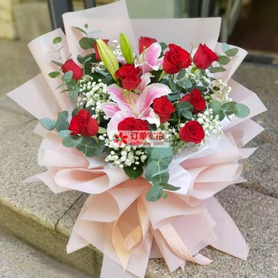 长沙11朵红玫瑰百合，全世界里只有一个你